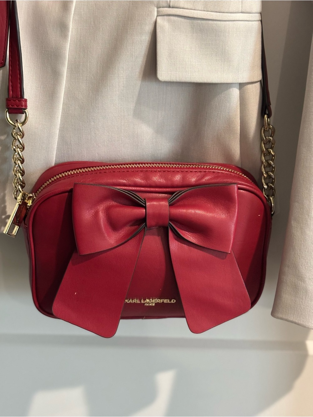 BRAND NEW KARL LAGERFELD PARIS”KRIS” BOW CROSS-BODY POLISHED GOLD CHAIN